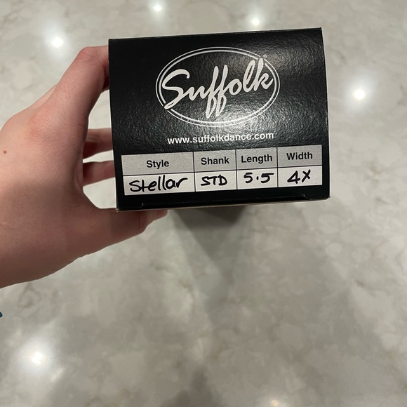 Suffolk Stellar Pointe Shoes - Picture 2 of 3